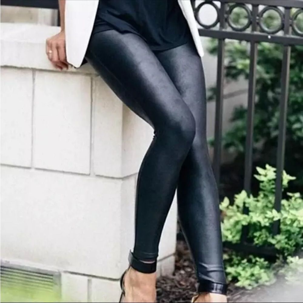 Spanx Faux Leather Leggings medium Black Skinny mid Rise Shapewear Black EUC
